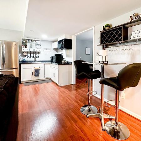 Cute 2-Brm Walkout Apt With Pool Table And Theater Lägenhet Lexington Exteriör bild