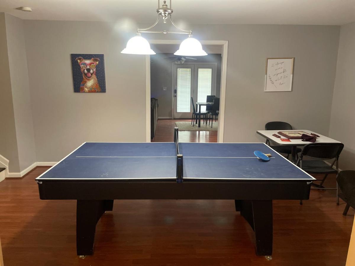 Cute 2-Brm Walkout Apt With Pool Table And Theater Lägenhet Lexington Exteriör bild
