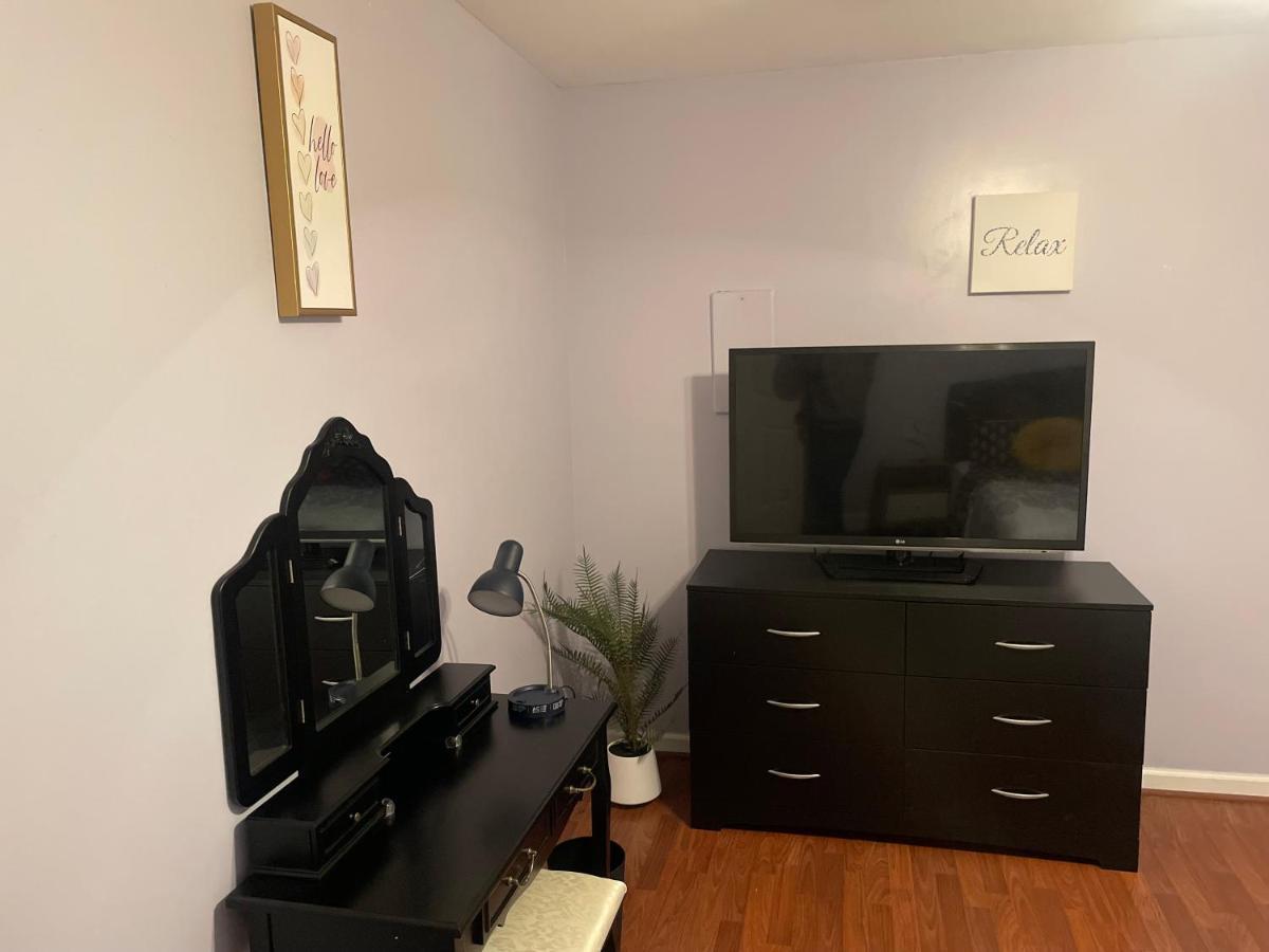 Cute 2-Brm Walkout Apt With Pool Table And Theater Lägenhet Lexington Exteriör bild