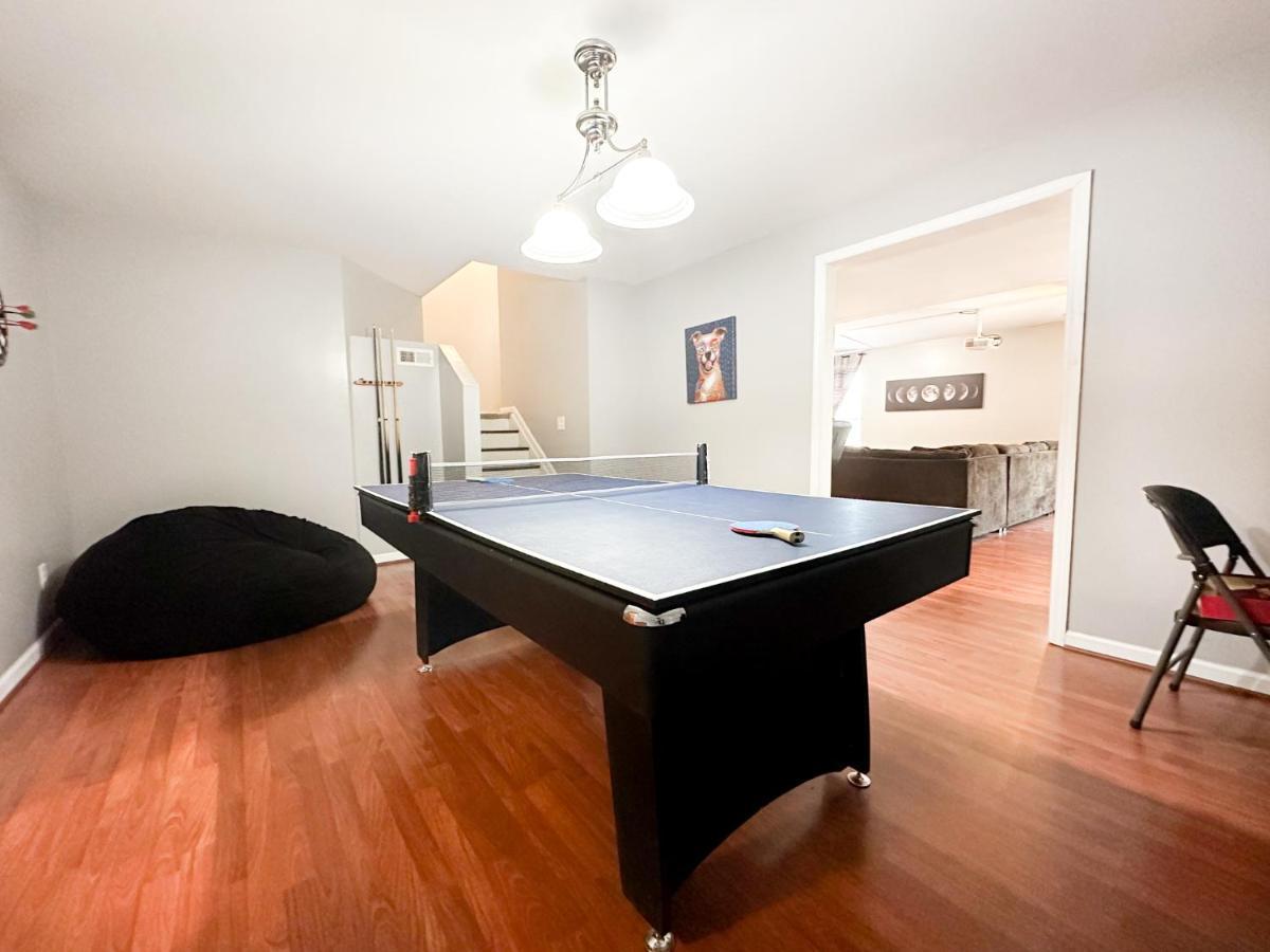 Cute 2-Brm Walkout Apt With Pool Table And Theater Lägenhet Lexington Exteriör bild