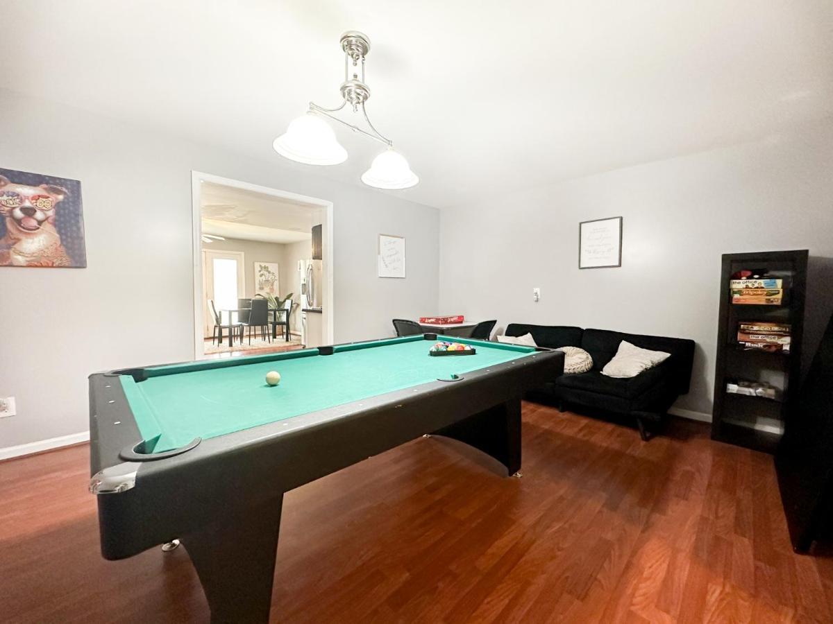 Cute 2-Brm Walkout Apt With Pool Table And Theater Lägenhet Lexington Exteriör bild