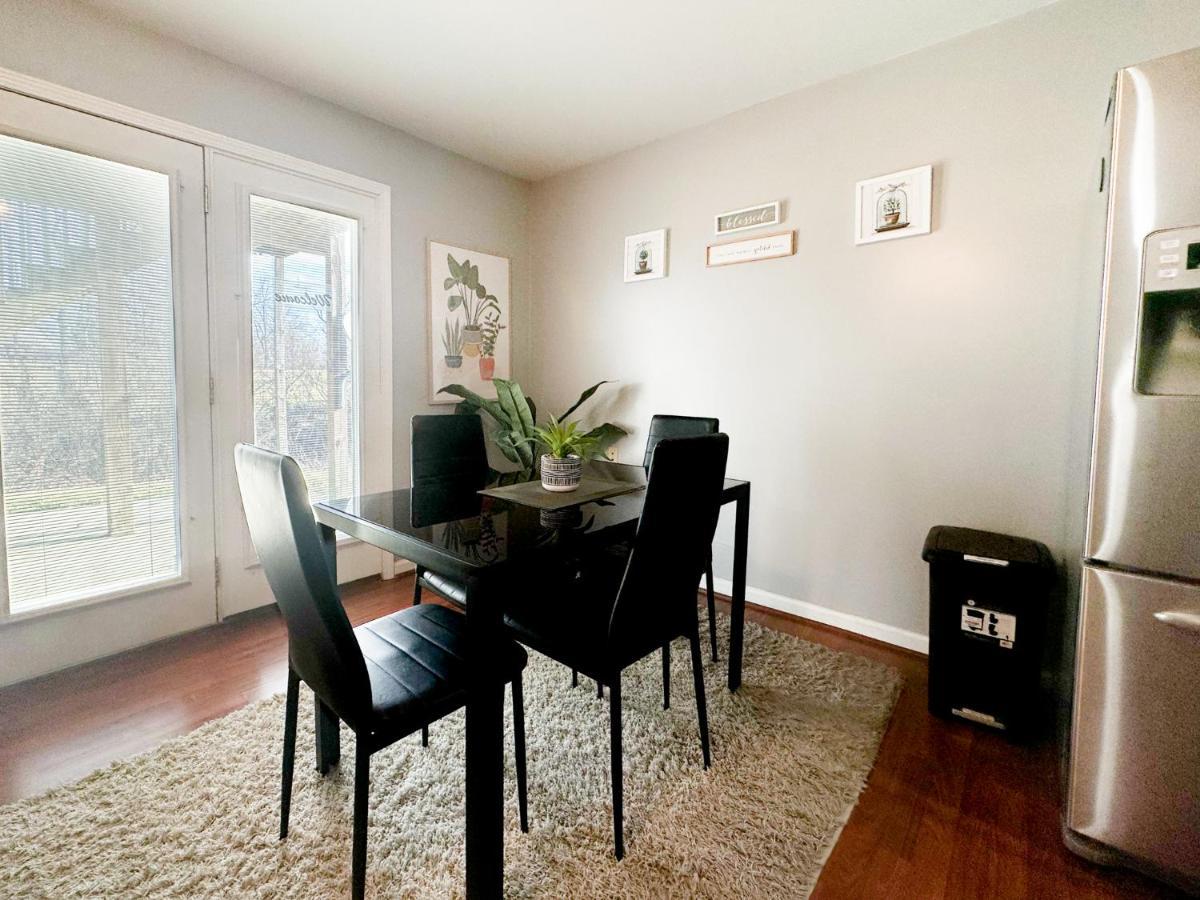 Cute 2-Brm Walkout Apt With Pool Table And Theater Lägenhet Lexington Exteriör bild