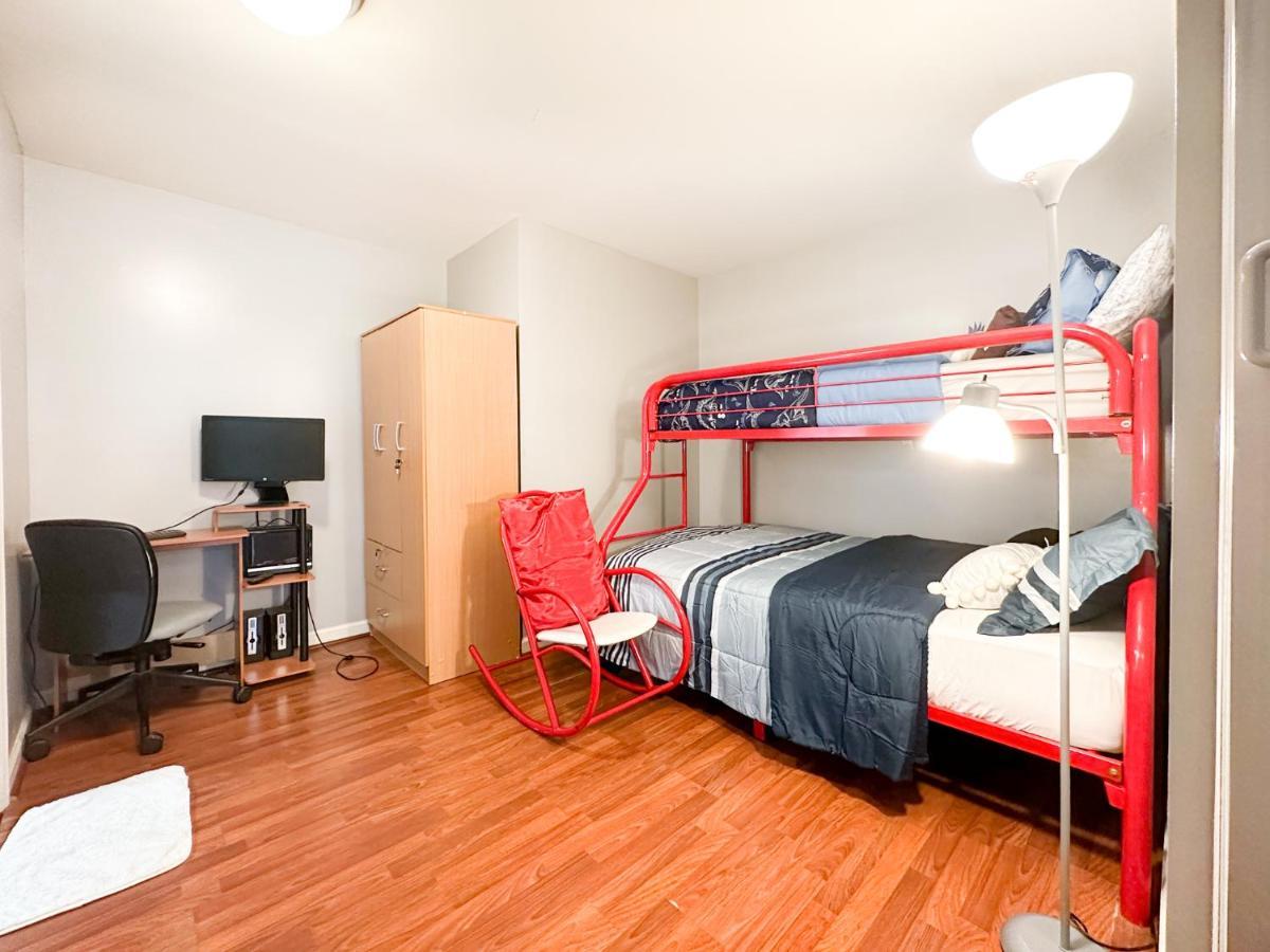Cute 2-Brm Walkout Apt With Pool Table And Theater Lägenhet Lexington Exteriör bild